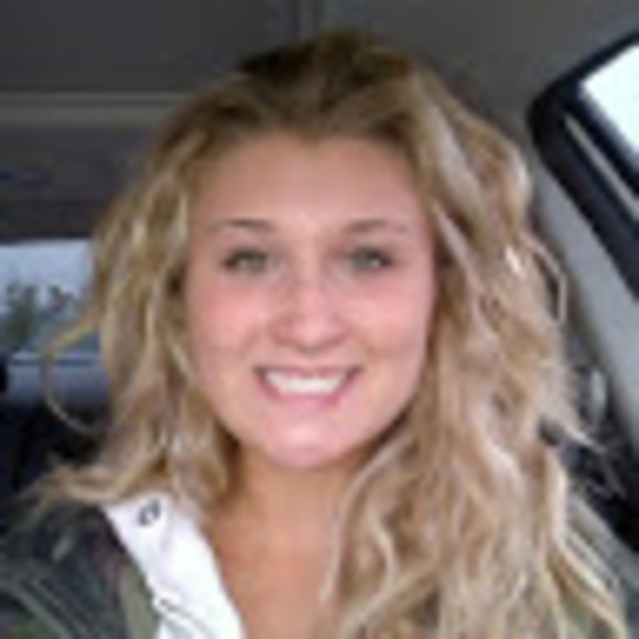 Meet your Posher, Danielle - Picture 1 of 1